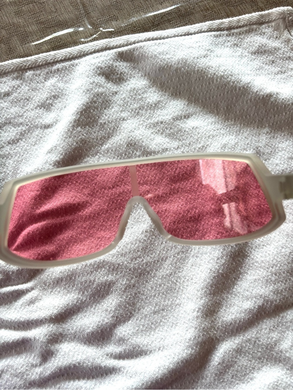 NWOT goodr Pink Polarized Sport Sunglasses and Flamingo Pouch Adult Size - Picture 5 of 13